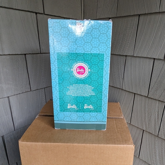 RARE!! New in Box Barbie Doll in India Visits Taj Mahal - Picture 4 of 10